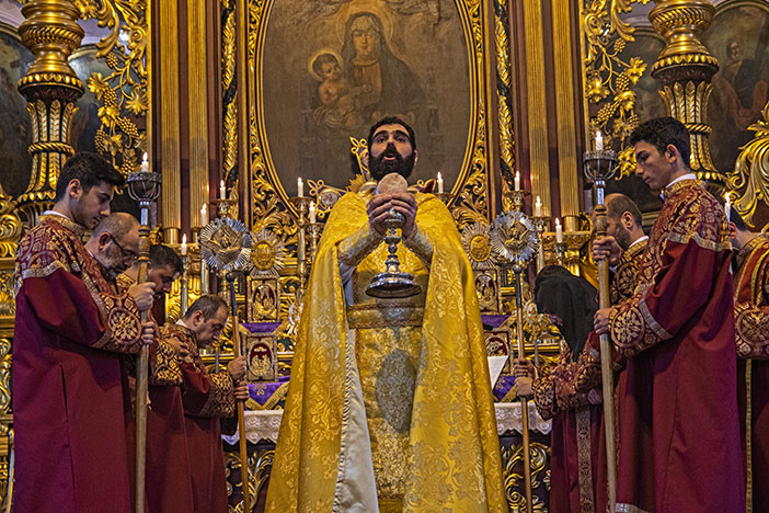 ՔՐԻՍՏՈՍ ԾՆԱՒ ԵՒ ՅԱՅՏՆԵՑԱՒ